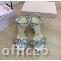 Sapatos de vestido de grife para mulheres M A C H Sandals Sandals Moda Evento formal Retor de arco de slingback embelezado Strap com o medidor de diamante HEELS TAMANHOS DE MULHERES 35-41