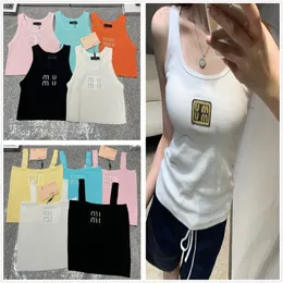 Miui Top Designer Tank Tanktop Croptop Vorherige Designerin Bralette Kleidung umständliche Stickerei Rüde Strass -Weste Yoga T -Shirts Sheer Pailletten Rendern Elastizität