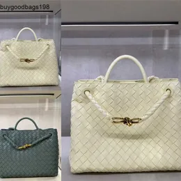 Andiamos Bags Bottegvenets Bolsas e agente de compras europeias de compras europeias Média de pele de carneiro para mulheres 766016