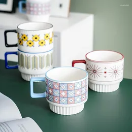 Tassen 1PCS Nordic Keramic Becher Milch Kaffee Stapel Tee Frühstück Kreative Haushaltswasserbecher Brief mit Griff