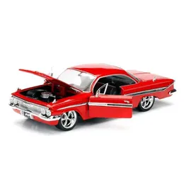 Diecast Model Cars Jada 1 24 Fast Furious DOMS 1961 Chevy Impala Diecast Metal Model Model Car Chevrolet Toys for Kids Gift Collection Y240520JL75
