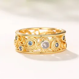 Klusterringar caoshi fancy guld färg finger ring kvinnliga bröllop band ihåliga designtillbehör för jubileumsceremoni mode dam