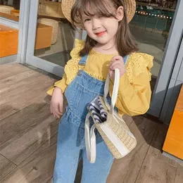 Salti da ragazza jeans primavera e jeans autunnali pezzi set completo camicia da ragazza in pizzo coreano principessa per bambini abbigliamento casual abbigliamento pantaloni per bambini in età prescolare 2-7y y240520xa0p
