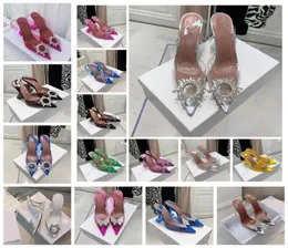 Sapatos de vestido de noiva 7cm 10cm Begum Bowknot Butterfly Bombas PVC Saltos altos Amina Muaddi Diamond Shine Sandals Rhinestone Transparen2795047