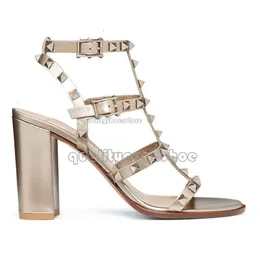 Neue Womans VT Sandal Deigner Lipper Deigner Heel Women Lider Dre Schuh -Knöchel -Gurt römisch -stud schwarzer Nacktstreifen Rivet gegen Frauen Stiletto Block Heel Outdoor AAD AAD