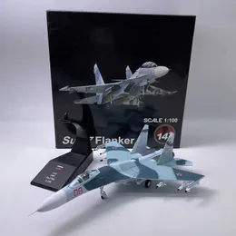 Самолетная авиационная модле 1/100 Сплава Российская авиакомпания боковая защита Sukhoi Su-27 модель с моделью с кронштейнами модели, используемых для группового подарка S2452022