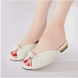 Sandalet İnci Beyaz Yaz 2024 Prenses Kadın Moda Peep Toe Lady Slaytlar Kadın Terlik Büyük Boyut 35-42 37 1f2 S