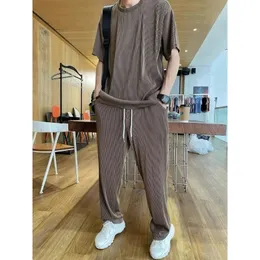 Summer Mens Loose Ice Sports Tracksuits Fashion Casual Short Sleeve Tshirt and Pants Twopiece Set Mänkläder kostym 240511