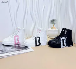 Top Kids Kids Ankle Boots Designer Leather Baby Shoes Times 26-35 Incluso Box Minimalist Letter Stamping Sneakers Dec10