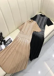2021 FW Blackhaki Knitting Dresserer Striped Long Women Dresses Milan Runway短袖Long Vestidos de Festa