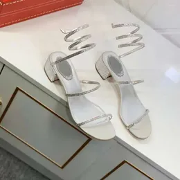 2024 Rhinestone Yaz Yılan Şeklinde Sandalet S Sargı Kalın Topuklu Yüksek Topuklu Roma Kadın Moda Sandal Rineton Yılan Havalı Kadın A0D EN 'FAHION