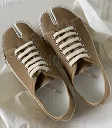 Dzielone palce męskie Sneaker Maison Women Trainer Buty Margiela Platforma Platforma swobodne buty luksusowe tatuse zamsz na zewnątrz but mm6 gumowy nylonowy trener