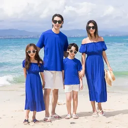 Tata i córka dopasowują rodzinny syn i mamusa, strój rodzic-dziecko Resorts wyglądają na matkę i sukienkę na imprezę 240520