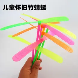 5-50pcs Neuheit Plastik Bambus Libelle Propeller Outdoor Klassische Spielzeugkindergeschenk rotierende fliegende Pfeil Multikolor zufällige Farbe