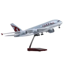 Aircraft Modle 1 160 Scale 46 cm duży samolot Katar A380 Model samolotu Die Cast Aircraft Series lub prezenty S2452022