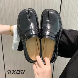 Платье обуви Bkqu Loafer Women 2024 Лето черная кожая Мэри Джейн расколоть ноги