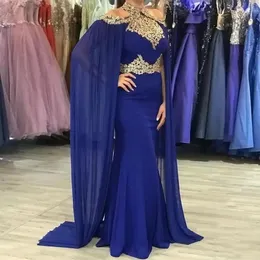 Eleganti abiti da sera di Cape Mermaid con appliques in pizzo dorato Royal Blue Chiffon Long Cloak Arabic Arabo Abiti formali per donne 2024