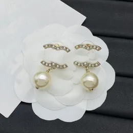 Superior Star Pearl Diamond Earrings Designer Studs Varumärke Brev örhängen Kvinnor älskar gåvor Par Guldpläterad Stud Fashion Accessorie Jewelry