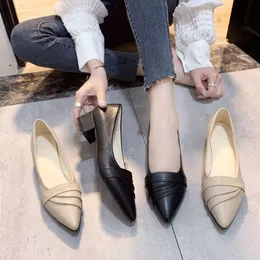 Projektant Wysokie obcasy damskie buty na bokach boków boków boków spiczasty mały skórzany cztery pory roku eleganckie formalne ubrania modna plisowana linia