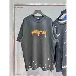 男性Tシャツファッションバレンシガスハイパリライトニングレタースプラッシュプリント重業界の水摩耗穴男性用女性のゆるい半袖小枝