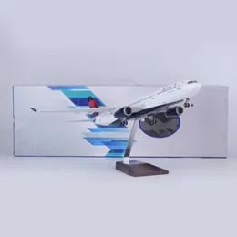 航空機モドル47cm 1 135スケール330 A330モデルエアデルタ航空航空wベースホイールライト樹脂プラスチックアセンブリ航空機飛行機玩具Y240522