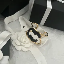 New Designer Acrylic Bangle Boutique Luxury Black and White Charm Bracelet Spring New Couple Girls Jewelry High Quality Birthday Love Gift Bangle