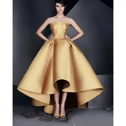 Partykleider Kadisua Luxus goldenes Abendkleid A-Line-Falten trägerlose ärmellose hohe/niedrige Applikationen formelle Anlass elegante Frauen