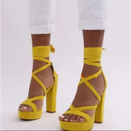 Projektuj Kobiety Nowa moda otwarta platforma skórzana stóp do otwartego palca. Chunky Gladiator Pasp Cross Yellow Red HI 880