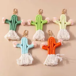Keychains Lanyards söta handgjorda vävda Tassel Keychain Cactus Keyring Pendant Lämplig för flickor att dekorera handväskor med DIY Childrens smycken Gifts Q240521