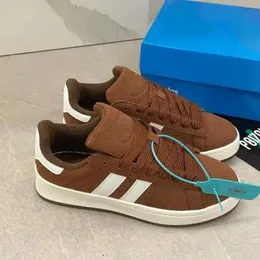 Lyxdesigner skor mocka sneakers grå svart mörkgrön moln under vit dag semi lucid blå män kvinnors tränare avslappnad sko