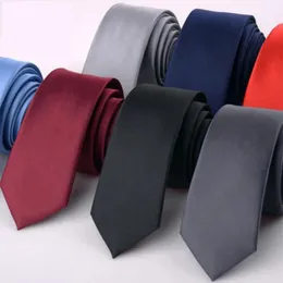 Solidny kolor małe krawat męskie 6 cm Slim i wąska wersja formalna sukienka Business Wedding Red Blue and Black Tie 240522