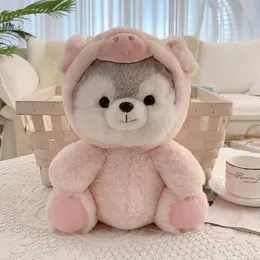 Pluszowe lalki Nowe kreatywne i urocze husky psa Pluszowa zabawka wypełniona kawaii mały pies przekształcony w świni Koala Dinosaur Fox Cartoon Soft Animal Doll H240521 7O2J