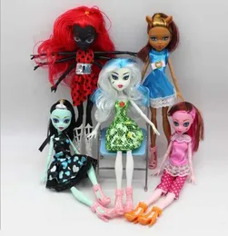 Dolls عالية الجودة Fasion Monster Doll Draculura/Clawdeen Wolf/Frankie Stein/Black Wydowna Spider Mobile Body Girl Toy S2452201
