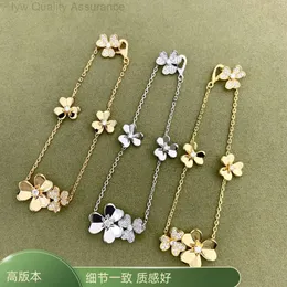 Necklace Designer for Woman Vans Cleefs Luxury Clover Necklace Fanjias Same Style Clover Five Flower Bracelet Light Luxury Niche Design Tiktok Highlevel Exquisite