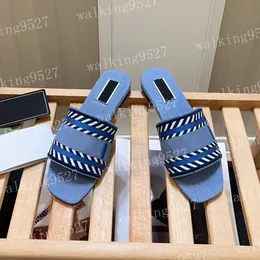 Skript denim Slide Sandals Designer tofflor Women Flat Light Blue Black Rubber Interlocking Sliders broderade sommarstrand Sandal Womens Mules Flip Flops