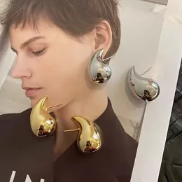 Hoop Designer droppörhängen för kvinnor 18k Guldpläterad båge triangel glansigt ljus med modebrev Retro personlighetsstud för festsmycken presentälskare tjej