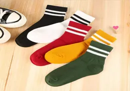 Herbst und Winter neuer Stil Baumwollsocken Parallele Riegel Liebesröhrchen Frauen039s Socken lässig wilde Damen Baumwollsocken Fabrik Großhandel 1274516