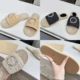 Novos slides interligados para mulheres designers de alpargelinha chinelos de chinelos de cristais sapatos planos sola de borracha de palha de palha de verão sandália ao ar livre com caixa 568
