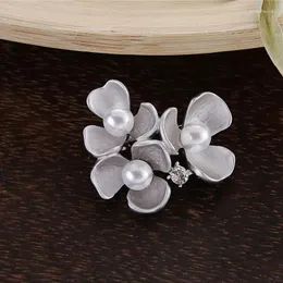 Broschen matt versilberte Perle Blume Brosche Zinklegungskristall -Metallbroche Große Stiftschmuck für Frauen