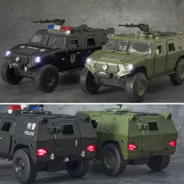 Diecast Model Cars 1 24 Modello di auto blindata in lega militare Diecasts Metal Toy Off-Road Vehicles Tank Police Explosion Auto Modello Regalo per bambini