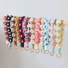 Keychains Lanyards Bohemian Flower Handmade Womens Phone Chain Keychain Creative Colorful Daisy Flower Keychain Bag Pendant Accessories Q240521