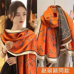 2024 Ny mångsidig kändis samma h bokstav orange högkvalitativ imitation kashmir sjal halsduk för kvinnors vinter dubbel användning