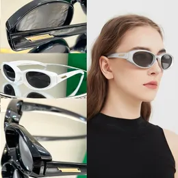 Moda Sunglasses Designer feminino Occhiali Da Oval Oval Sharp Luxury Sunglasses Anti-radiação UV400 Personalidade Retro de óculos masculinos Placa de alto grau BV210s
