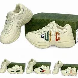 Scarpe per bambini designer casual sneaker clunky per bambini piccoli ragazze da papà scarpone giovanile neonati di neonati per bambini allenatori di bambini corrido