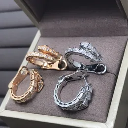 Designer Orecchini ossei di serpente a diamante full diamante femminile versatile luce versatile di lusso di nicchia di lusso di nicchia di fantasia