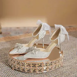 Sandaler Silver Pearl Decorated High Heels 18 -årig vuxen Gift Crystal Wedding Shoes Brides Shoes New Slim High Heels 8cm 6cm Sandaler J240522