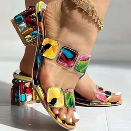 Sandals Women Mullicolor Strap elegante dupla com decoração de strass e calcanhar de bloco Slip On Look Fabulous Thi 19C