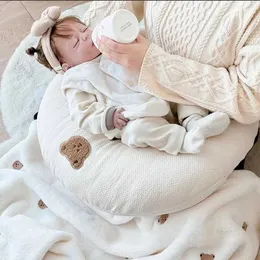 Travesseiros travesseiros de bebê em forma de lua destacável Sleepable Childrens Head Recém -nascido Baby Bear Design Decorativo Almofado de Enfermagem D240522