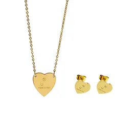 Zestawy biżuterii projektantów dla kobiet wisiork Naszyjnik Zestaw Never Fade 18k Gold Titan Stael z modą Letter for Direct Party Biżuteria