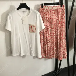 Conjunto de vestidos de duas peças Conjunto de vestidos VA Designer camisetas Conjuntos de vestido Salia e cenário de luxo de luxo Camas femininas T Camisetas redondas Pullover de pescoço Whitedress Algodão -18